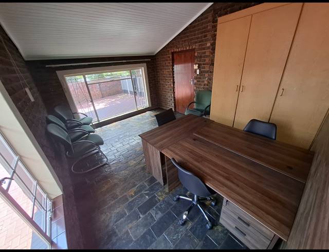 1 BEDROOM FLAT TO LET IN SINOVILLE